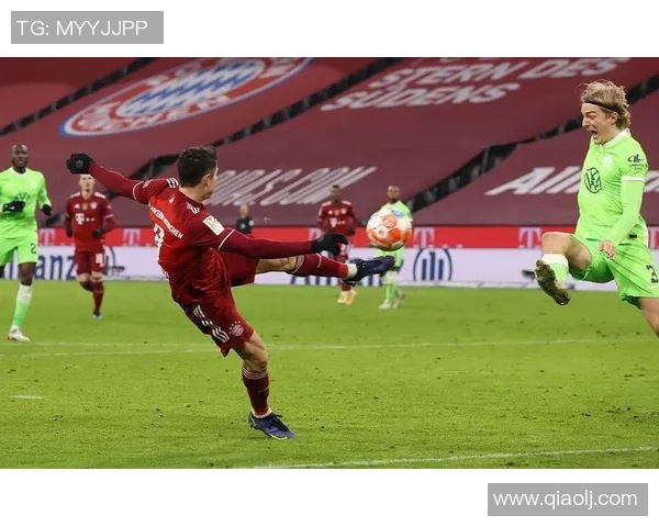 莱万欧冠表现惊艳10场打入12球射手榜领跑金靴在望